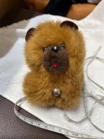 브라운색 곰 모양 봉제 인형 (방울 포함)
