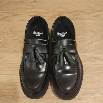 [새상품급] Dr. Martens 에이드리안 태슬 로퍼 블랙