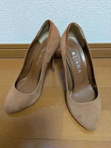 다이애나 펌프스 24cm 카멜