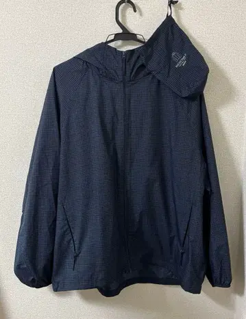 [ 새상품 미사용 ] UNIQLO 포켓터블 UV컷 후드티