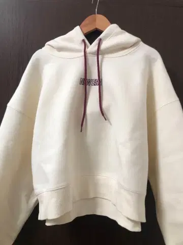 NEWERA 크롭 후드티 여성용