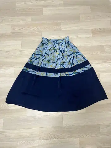 The Virgnia 롱 플레어 스커트