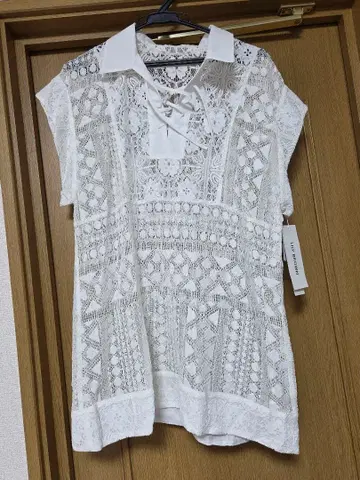 릴리 브라운 패치워크 레이스업 블라우스 & 플레어 팬츠