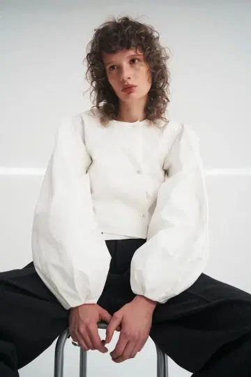 venica balloon sleeve short blouse 사토 료미