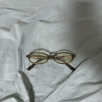 아리에스 베이 올리브 그린 오벌 프레임 안경