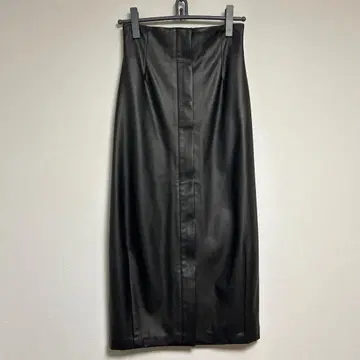[ 컨디션 최상 ] emmi 하이웨스트 스커트 1 사이즈 인조 가죽 블랙
