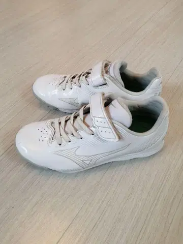 미즈노 화이트 스파이크 21cm