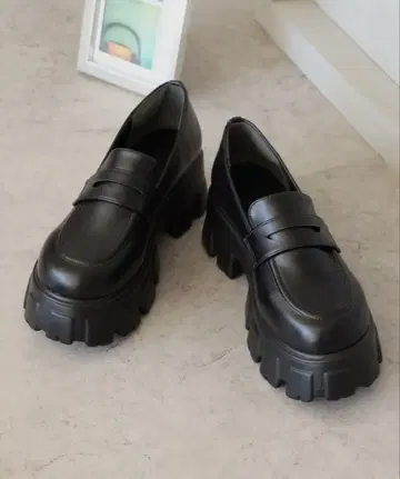 통굽 블랙 로퍼