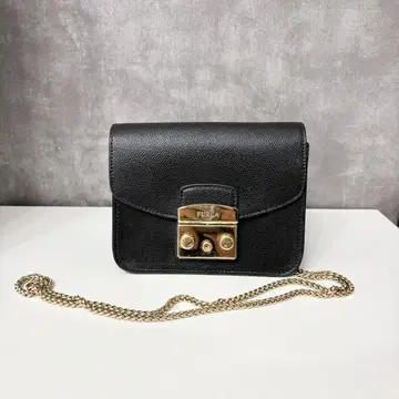 FURLA 블랙 가죽 숄더백