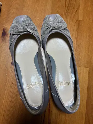 히미코 로우힐 펌프스 그레이 25cm 새상품급