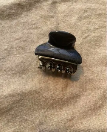 아카 블랙 헤어 클립