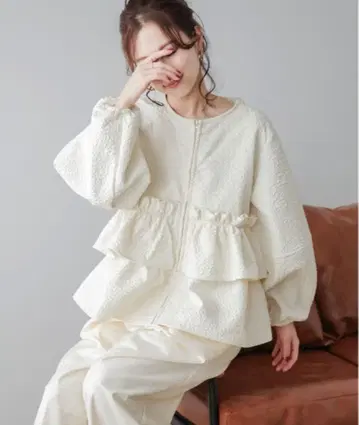 아이보리 프릴 집업 상의