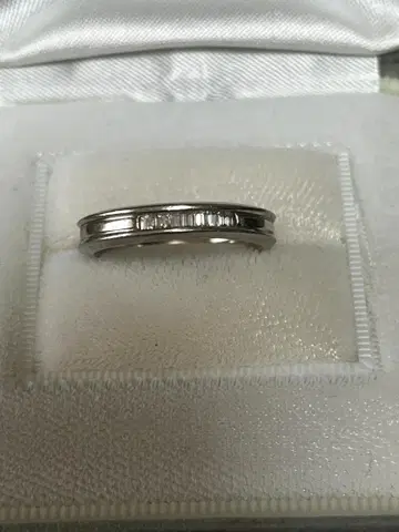 플라티나 900 바게트 컷 반지 0.24