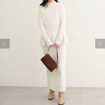페더 페플럼 베스트 + 리브 타이트 원피스 SET 내추럴 꾸뛰르