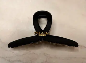 블랙 로고 헤어 클립