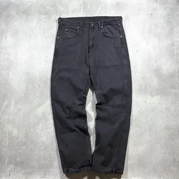 Wrngler Reluxed Fit Black Jeans
