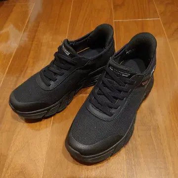 Skechers Slip-Ins 블랙 스니커즈