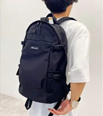 블랙 백팩