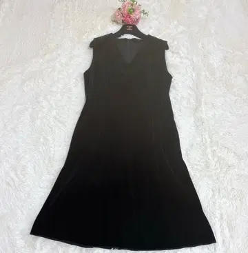 새상품급 폭시 42사이즈 벨로아 A라인 원피스 V넥 블랙