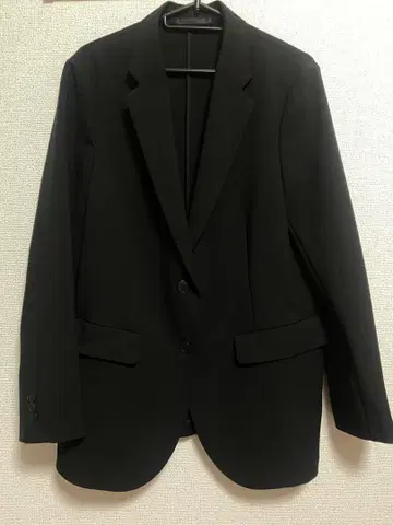 유니클로 블랙 수트 자켓 감동 자켓