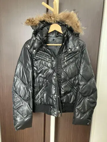후드 부착 퍼 다운 자켓 라이더 다운 자켓