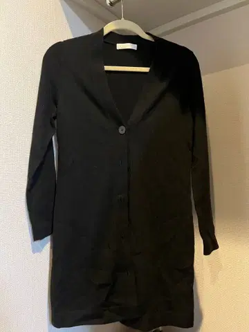 캐시미어 블랙 버튼 긴팔 가디건