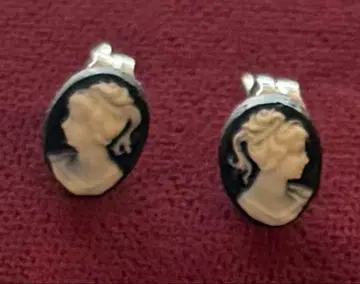 아쉬페 프랑스 카메오 스타일 블랙 x 화이트 실버 컬러 미니 귀걸이