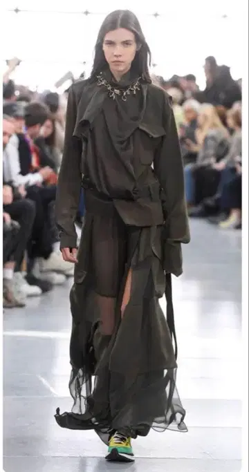 sacai 사카이 이소재 새틴 도킹 셔츠 쉬폰