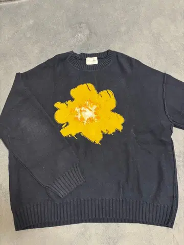 CAMPHOR WOOD 네이비 스웨터