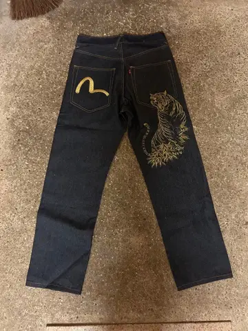 호랑이 자수 다크 블루 데님 팬츠 evisu