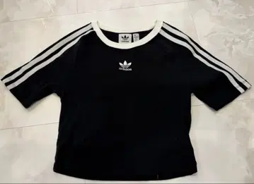 adidas 크롭 반팔 티셔츠 블랙 쓰리스트라이프
