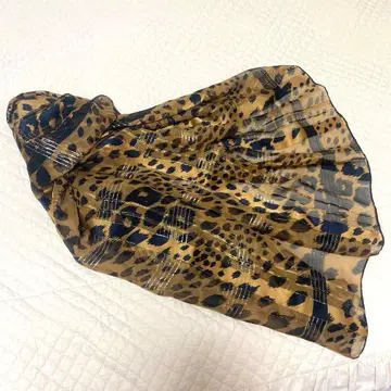 Yukiko Hanai 레오파드 무늬 대형 스카프