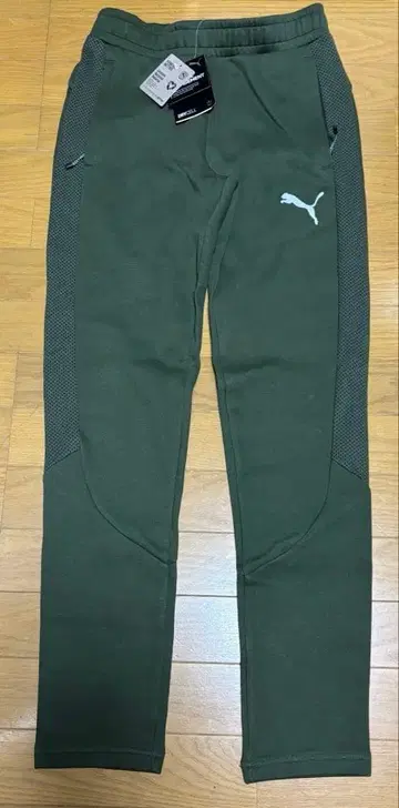 [미사용 새상품] PUMA 올리브 그린 조거 팬츠