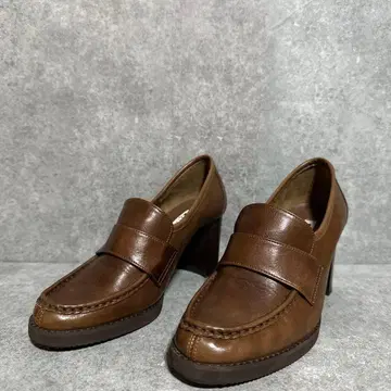 극미품 DIANA 다이애나 힐업 로퍼 23cm 브라운