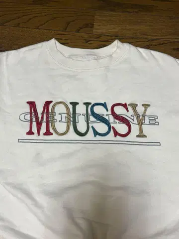 MOUSSY 자수 화이트 맨투맨 L 사이즈