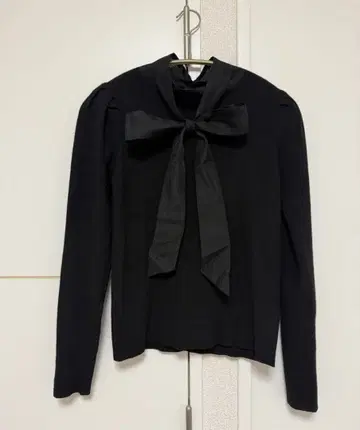 앙데팡당 AND COUTURE 리본 보타이 니트 블랙