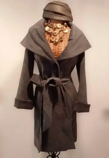 가격 인하 숄카라의 매우 세련된 다크 그레이 코트