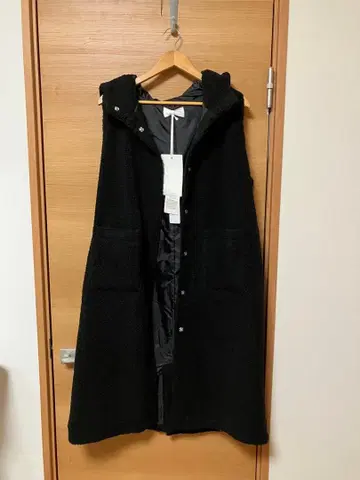 후드 부착 보아 롱 베스트 블랙