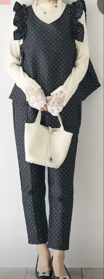 프레네 도트 무늬 네이비 프릴 셋업