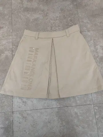 MARKANDYONA 베이지 플리츠 스커트