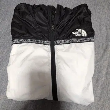 THE NORTH FACE 마운틴 후드티 블랙/화이트