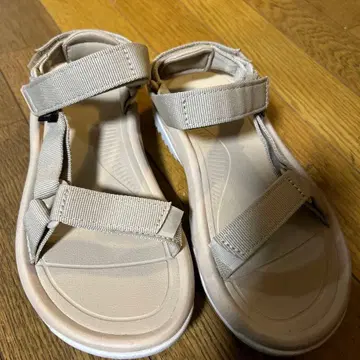 Teva 베이지 샌들