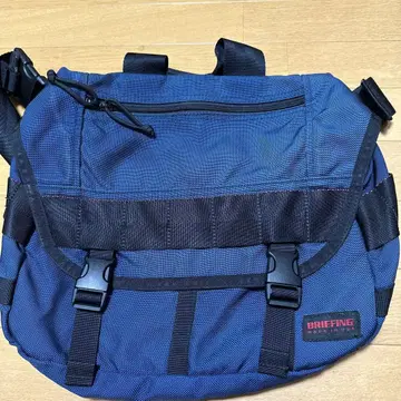 BRIEFING 네이비 숄더백 세일