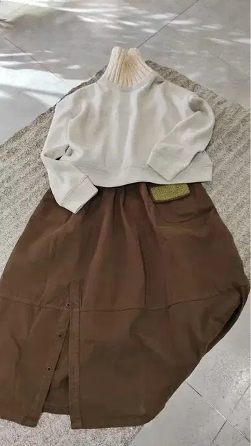 브라운 플레어 스커트 뜨개질 포켓