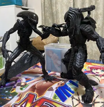 에이리언 vs 프레데터 피규어
