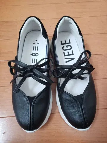 VEGE TenTen2 블랙 리본 스니커즈 37