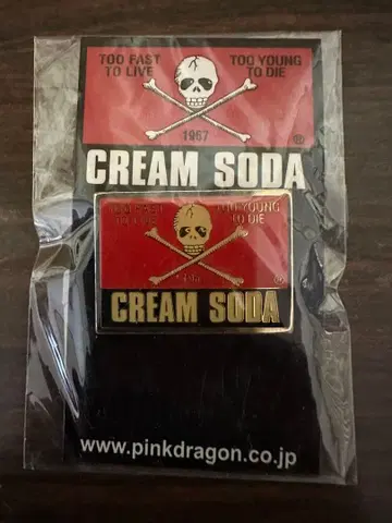 CREAM SODA 스컬 핀 배지