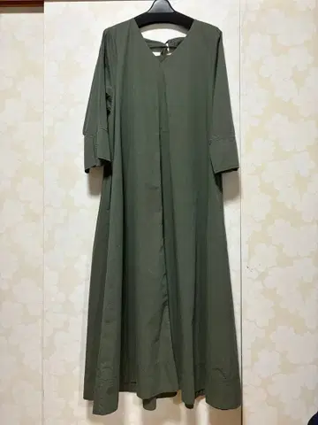 카키색 원피스