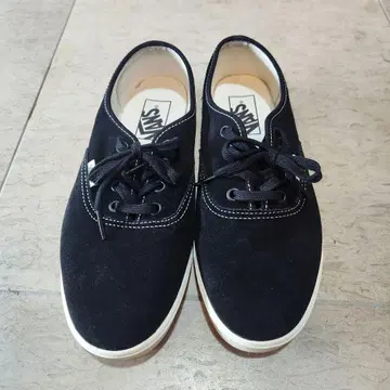 VANS 오센틱 스웨이드 23.5cm