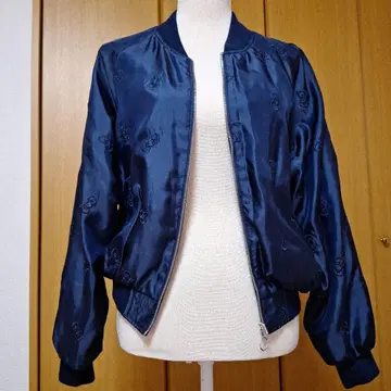 리버서블 Hello Kitty 네이비 리본 자수 블루종 자켓